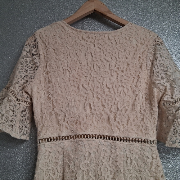 Lush Cream Lace Dress With Bell Sleeves Slze M - Picture 7 of 10